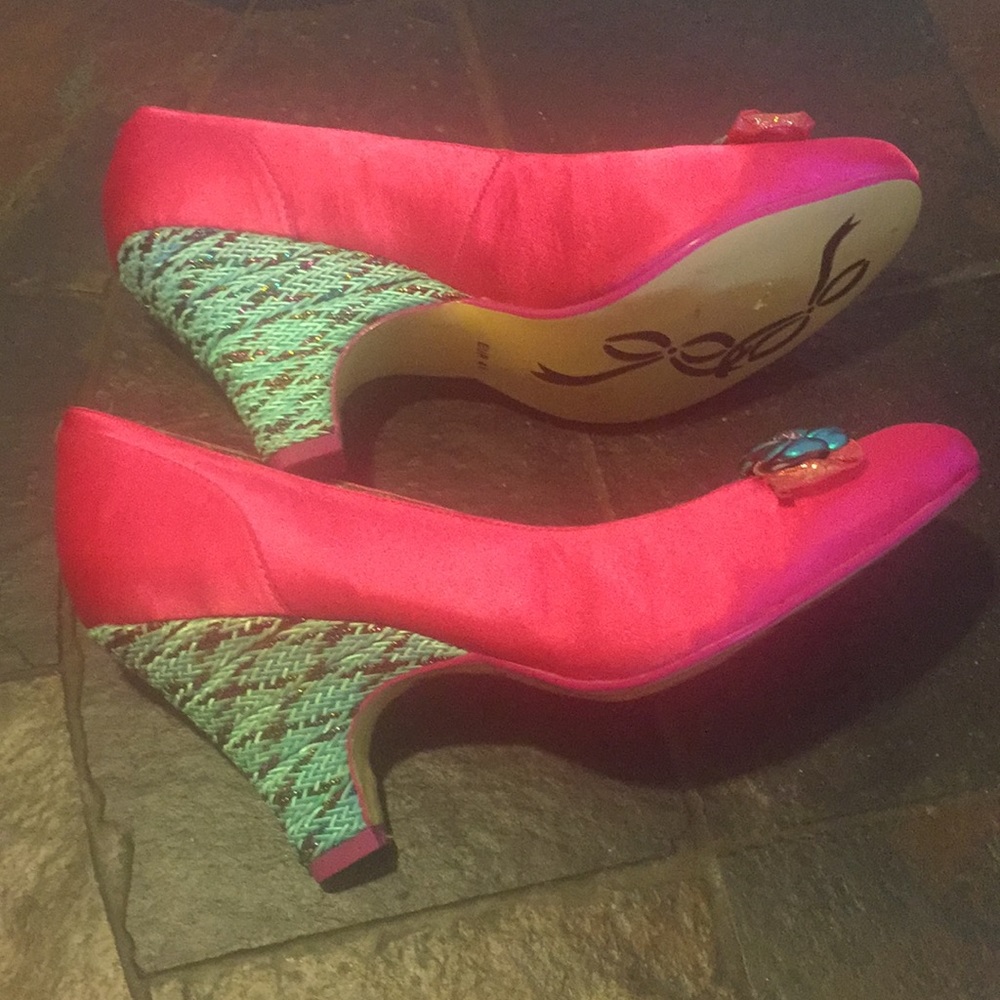 Shoes - Picture 3 of 8